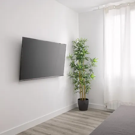 1893 180 M. From The Old Town, A/c Appartamento