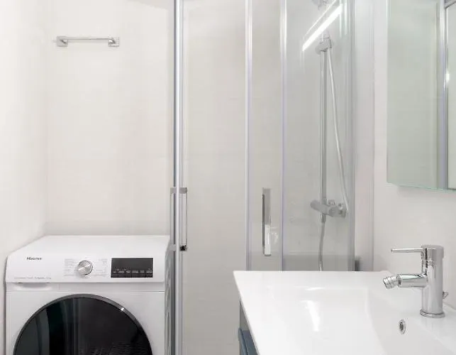 1893 180 M. From The Old Town, A/c Apartman